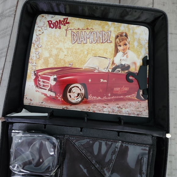 Bratz Forever Diamonds Zippered Doll Case - Picture 10 of 11